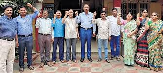 ఆంధ్రప్రదేశ్ ఉమ్మడి ఉపాధ్యాయులు వేతనాలు రాకపోవడం, ఏపీ మునిసిపల్ టీచర్లు రెండు నెలలు సరళీలు లేక రాజీనామా చర్యలు, ఏపీలో ఉపాధ్యాయులు ఆవేశ నిరసనలు, ఏపీ ప్రారంభిక విద్యా మంత్రిత్వ శాఖ వేతనాల తాజా వార్తలు, మునిసిపల్ ఉపాధ్యాయులకు ఎప్పుడు వేతనాలు జమవుతాయి, జిల్లా పరిషత్ ఉపాధ్యాయులకు పోల్చి మెన్షిపల్ ఉపాధ్యాయులకు సరఫరా లేక పోవడం, ఆంధ్రప్రదేశ్ హ్యూమన్ రిసోర్స్ డెవలప్మెంట్ మంత్రిత్వ శాఖ ఆలస్య ప్రతిస్పందన, ఉపాధ్యాయుల నిరసనల సందర్భంలో క్లాసులు ఎడబాయడం, హెచ్ఆర్డీ మంత్రిని ఉపాధ్యాయులు మనవి చేయడం, తాజాగా ఏపీలో ఉపాధ్యాయుల ఆత్మవిశ్వాసం తగ్గడం, డిజిటల్ వ్యవస్థద్వారా ఉపాధ్యాయుల వేతనాల డెలే లీక్గా ఎంత మంది ప్రభావితమవుతున్నారు?, ఏపీలో ఎంతమంది పాఠశాలలో సరఫరా లేకుండా ఉన్నారు, ఎప్పుడు ఇవ్వబడతాయి, ఏపీలో ఉపాధ్యాయులకు జూలై, ఆగష్టు నెలల్లో వేతనాలు రాదు, ఆంధ్రప్రదేశ్ విద్యా వ్యవస్థ లేత సమస్యలు, ఎంత మంది ఉపాధ్యాయులకు 2025లో డిజిటల్ వేతనాలు రావడం లేదు, మెన్షిపల్ ఉపాధ్యాయులకు మాత్రమే ఇలాంటి సమస్యలు ఎందుకు ఉన్నాయి, ఏపీలో ఉపాధ్యాయుల నిరసనలు, ప్రభుత్వం ఏ మాదిరి మార్పులు తెస్తోంది