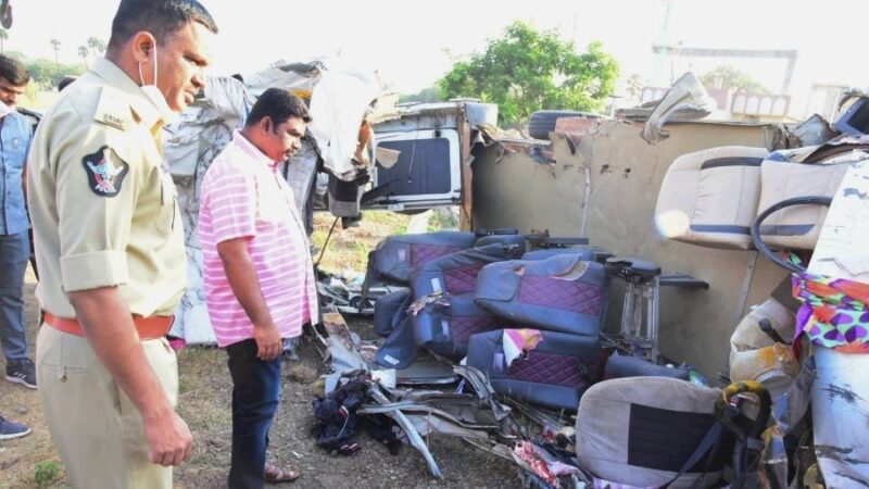 కర్నూలు అబ్బాస్‌నగర్ సమీపంలో రోడ్డు ప్రమాదం: 60 ఏళ్ళ వ్యక్తి మృతి