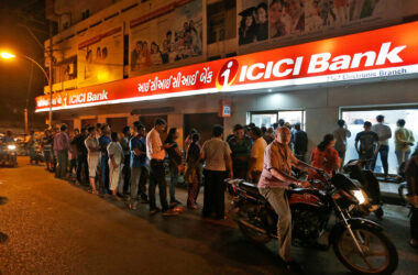 సెన్సెక్స్ పైకి చెలామణీ: బజాజ్ ఫిన్సర్వ్, ICICI బ్యాంక్, రీలయన్స్, బజాజ్ ఫైనాన్స్, లార్సెన్ & టోబ్రో మార్కెట్ లీడర్లు