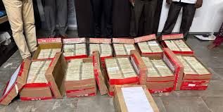 అల కుటుంబాలపై SIT దాడి: ₹11 కోట్ల నిధులు స్వాధీనంపై లిక్కర్ స్కాం దర్యాప్తు గౌరవం