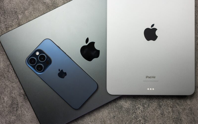 Apple 2026 ప్రారంభంలో ₹53,000 లోపు ధరతో సౌలభ్యం కలిగిన MacBook మోడల్ విడుదల చేయనున్నది