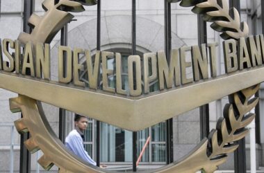 ఏడీబీ FY26 భారత వృద్ధి అంచనాను 6.5% కు తగ్గించింది