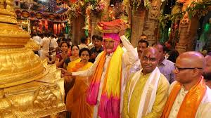 Tirumala Trust Gifts Pattu Vastrams to Kolhapur Temple