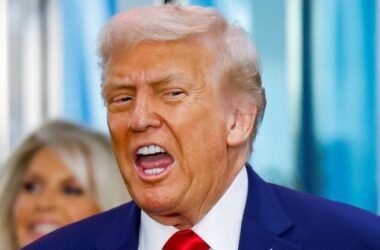 యు.ఎస్. 100% టారిఫ్లు: అమెరికా కొత్త టారిఫ్ విధానంతో భారత ఫార్మా, ఐటీ షేర్ల పై ప్రభావం