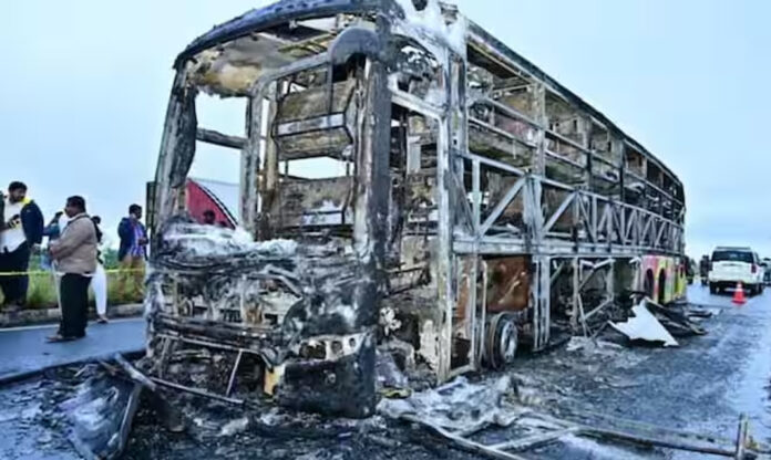 కర్నూలు బస్ ప్రమాదంలో స్మార్ట్‌ఫోన్ బ్యాటరీలు మంటలను తీవ్రతరం చేశాయి