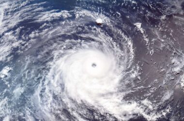 కాకినాడలో 9,700కు పైగా ప్రజలను సురక్షితంగా తిరుమలించిపోయారు – సైక్లోన్ మోంథా