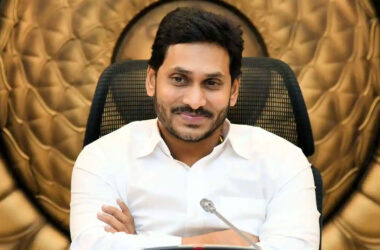 వైఎస్ఆర్‌సీపీ నేతలతో జగన్ సమావేశం: పార్టీ బలోపేతం, రాజకీయ పరిణామాలపై చర్చ