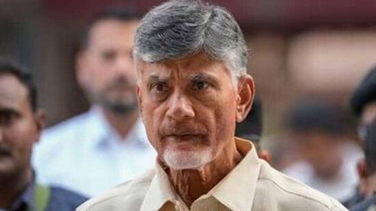 చంద్రబాబు ముఖ్య అధికారులతో సమీక్ష – జిల్లా స్థాయిలో ప్రత్యేక బాధ్యులు, రిలీఫ్ టాస్క్కి రంగ అధికార యంత్రాంగం