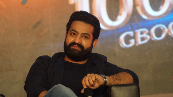 జూనియర్ ఎన్టీఆర్ 'దేవర: పార్ట్ 1' హిందీ డబ్ వెర్షన్ నవంబర్ 26న స్టార్ గోల్డ్లో టెలివిజన్ ప్రీమియర్.