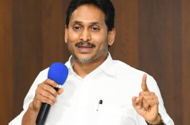 YSR కాంగ్రెస్ పార్టీ ప్రభుత్వ మెడికల్ కాలేజీల ప్రైవేటీకరణకు వ్యతిరేకంగా సమూహ వ్యతిరేకాలు.