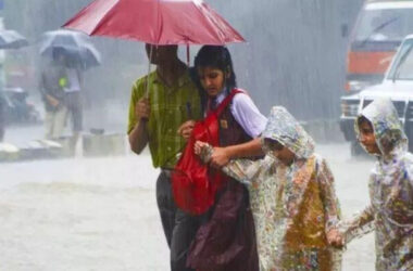 ఆంధ్రప్రదేశ్‌లో సైక్లోన్ మంతా కారణంగా ముగిసిన పాటు పాఠశాలలు తిరిగి ప్రారంభం