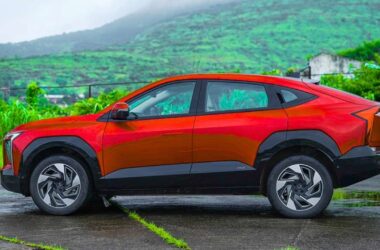 మహింద్రా XEV 9S: 7-సీటర్ ఫ్యామిలీ EV SUV, 656 కి.మీ. MIDC రేంజ్, మూడు స్క్రీన్ డిజిటల్ కాక్‌పిట్