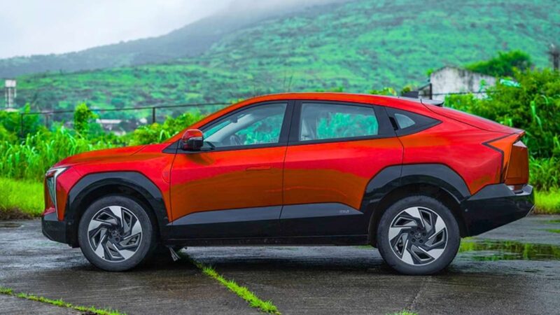 మహింద్రా XEV 9S: 7-సీటర్ ఫ్యామిలీ EV SUV, 656 కి.మీ. MIDC రేంజ్, మూడు స్క్రీన్ డిజిటల్ కాక్పిట్