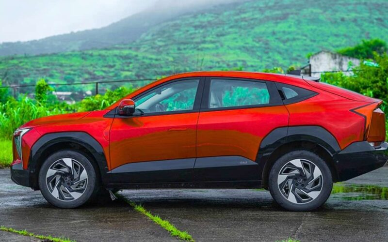 మహింద్రా XEV 9S: 7-సీటర్ ఫ్యామిలీ EV SUV, 656 కి.మీ. MIDC రేంజ్, మూడు స్క్రీన్ డిజిటల్ కాక్‌పిట్
