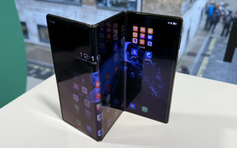 సామ్‌సంగ్ Galaxy Z TriFold ట్రిపుల్ ఫోల్డబుల్ ఫోన్ 10-ఇంచ్ డిస్‌ప్లే, 5600mAh బ్యాటరీతో లాంచ్